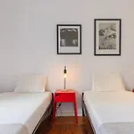 2Bdr Apt With Full Kitchen On Avenida Da Liberdade *