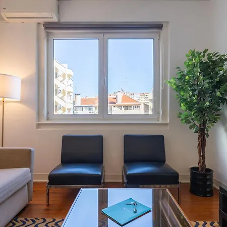 아파트 2bdr With Full Kitchen On Avenida Da Liberdade *
