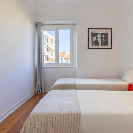 2bdr With Full Kitchen On Avenida Da Liberdade Lisbona